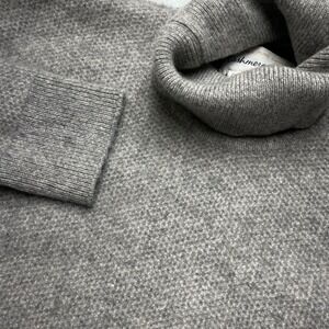 Vintage Bergdorf Goodman Co. Cashmere Sweater Grey Made in Scotland luxury Small